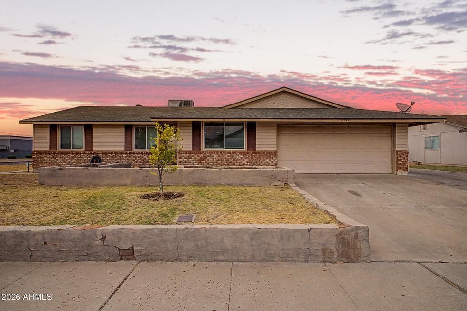 6244 W KAREN LEE Lane, Glendale, AZ 85306 — photo 1 of 47