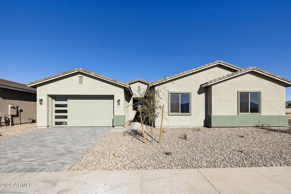 CORNER LOT WITH MOUNTAIN VIEWS.