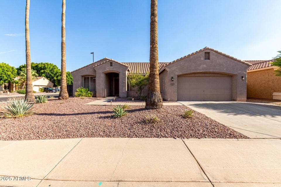 359 E Horseshoe Avenue, Gilbert, AZ 85296 — photo 1 of 31