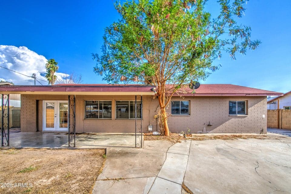 7922 W EARLL Drive, Phoenix, AZ 85033 — photo 1 of 24