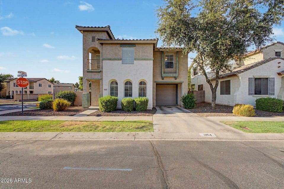 1454 E SHERATON Lane, Phoenix, AZ 85040 — photo 1 of 32