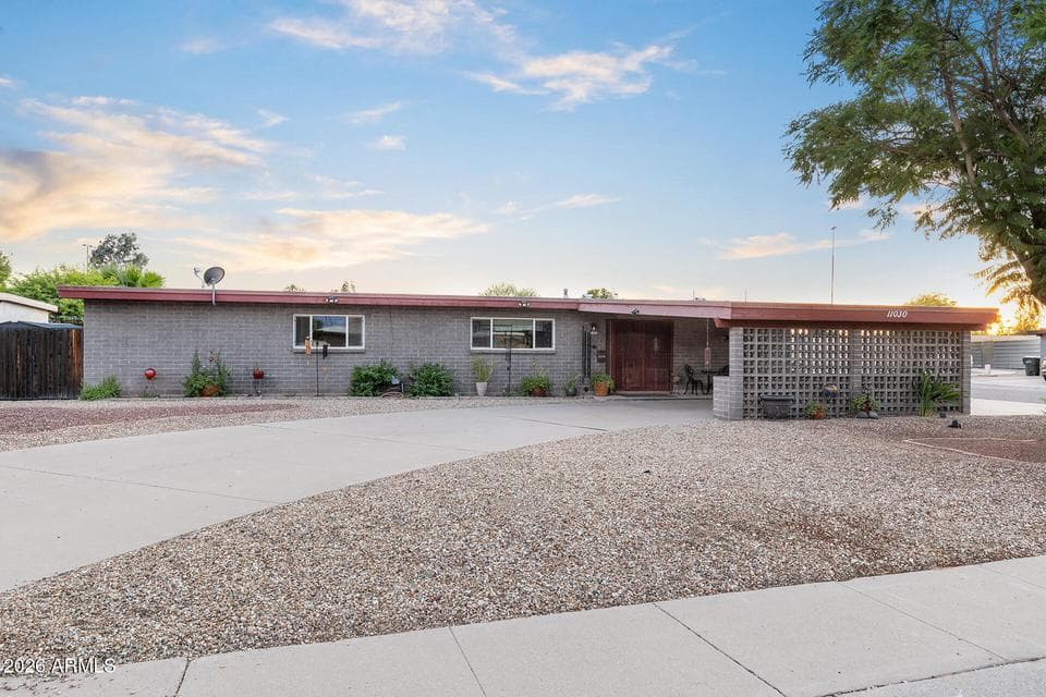 11030 N 33RD Place, Phoenix, AZ 85028 — photo 1 of 43