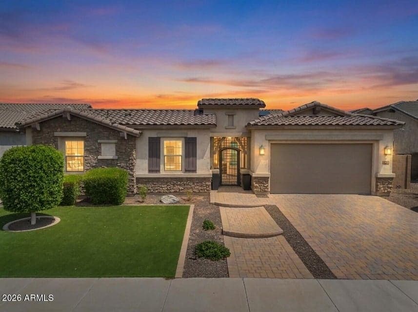 992 E PARKVIEW Drive, Gilbert, AZ 85295 — photo 1 of 57
