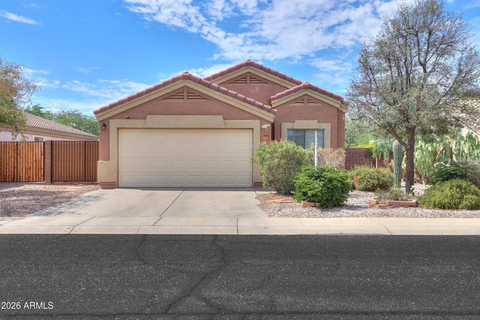 1641 E CARDINAL Drive, Casa Grande, AZ 85122 — photo 1 of 40