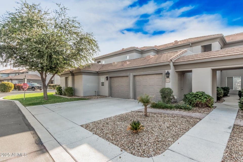 7401 W Arrowhead Clubhouse Drive 2062, Glendale, AZ 85308 — photo 1 of 33