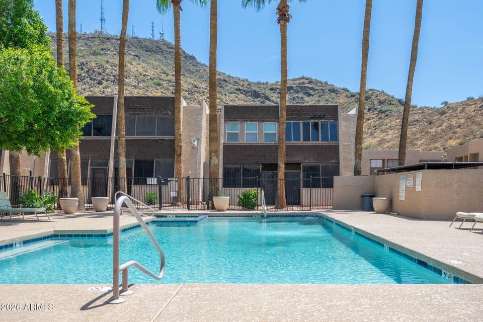 1601 W SUNNYSIDE Drive 121, Phoenix, AZ 85029 — photo 1 of 36