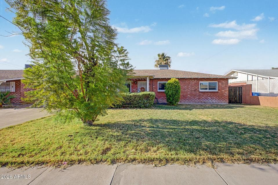 4250 W KEIM Drive, Phoenix, AZ 85019 — photo 1 of 30