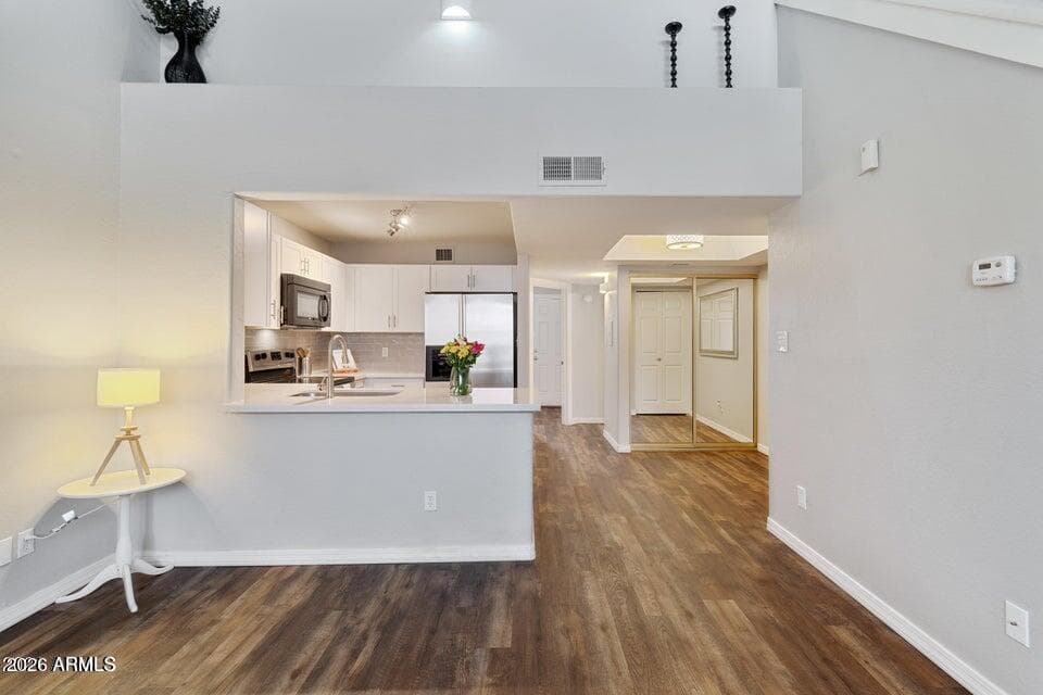 1025 E HIGHLAND Avenue 24, Phoenix, AZ 85014 — photo 1 of 19