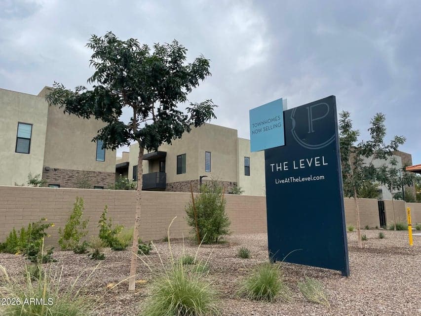 901 S Smith Road Unit 1025, Tempe, AZ 85281 — photo 1 of 27