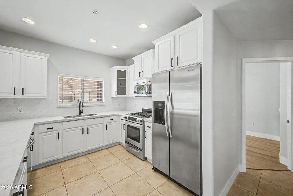 5350 E DEER VALLEY Drive 1420, Phoenix, AZ 85054 — photo 1 of 25