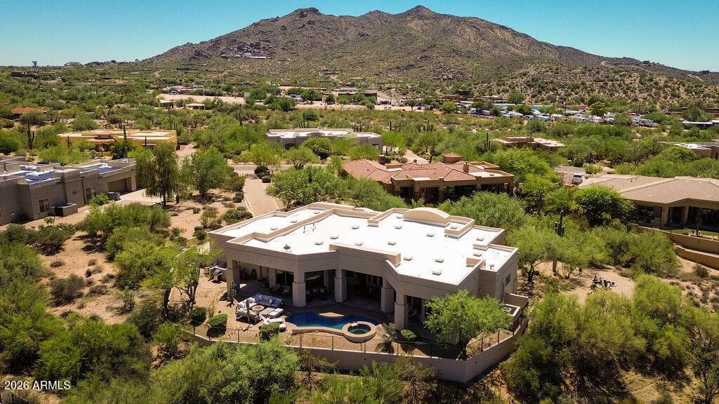 Located just a few blocks from downtown Carefree and Cave Creek where you will find restaurants, shopping and galleries!