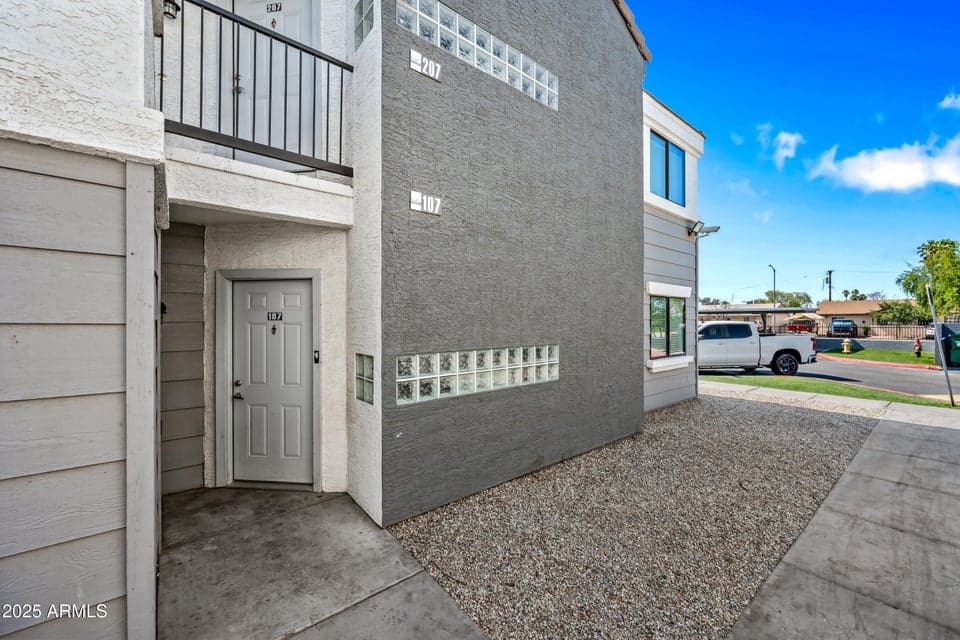 3065 N 67th Avenue Apt 107, Phoenix, AZ 85033 — photo 1 of 51