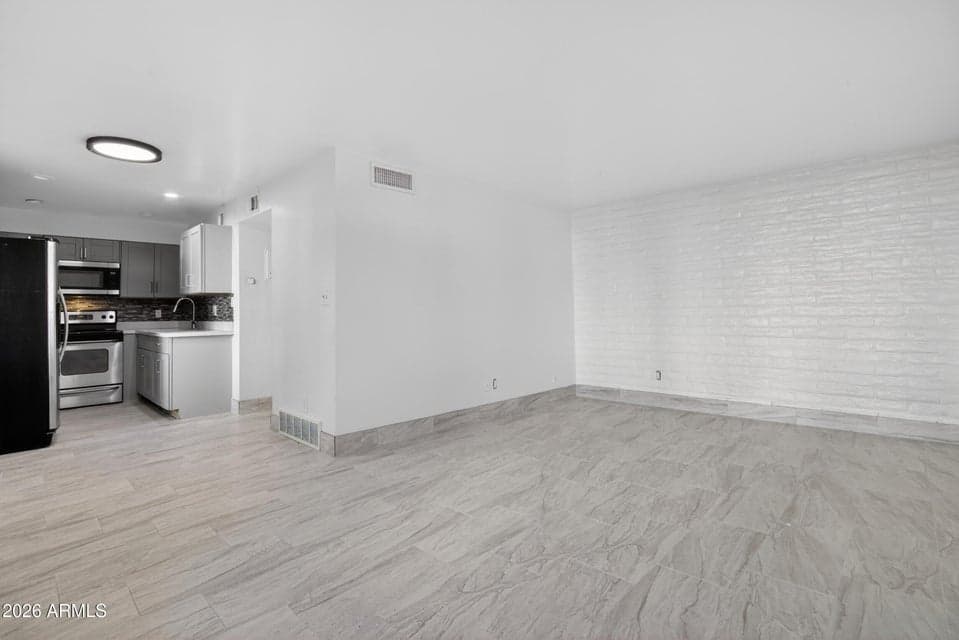 2925 N 38TH Street 2, Phoenix, AZ 85018 — photo 1 of 19