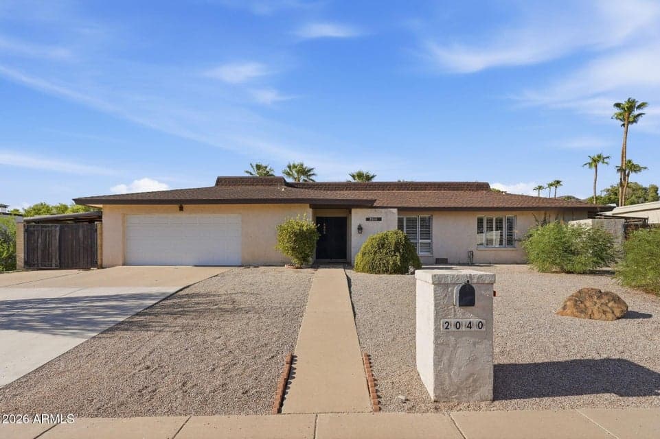 2040 E STATE Avenue, Phoenix, AZ 85020 — photo 1 of 41