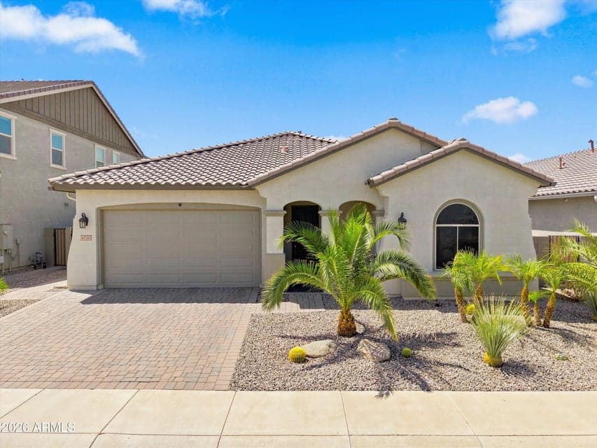 Beautiful curb appeal with a welcoming Arizona design.
