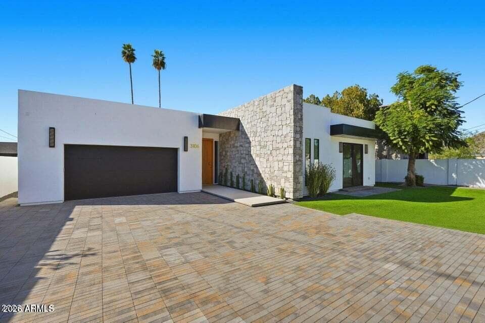 3106 N VALENCIA Lane, Phoenix, AZ 85018 — photo 1 of 46