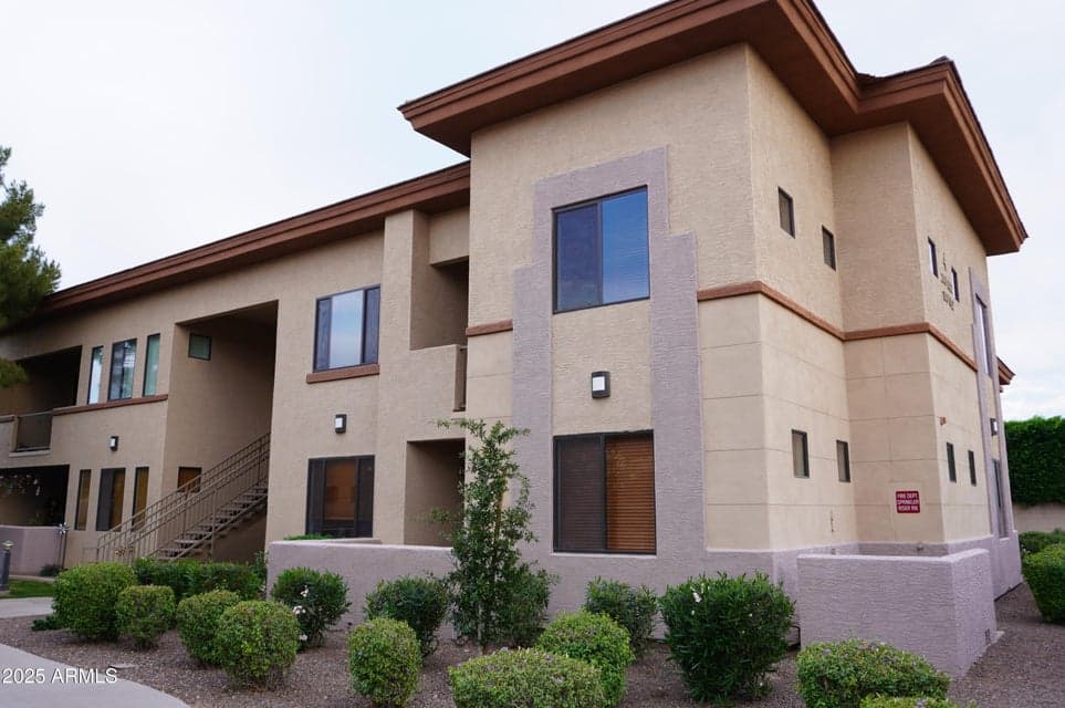 3330 S GILBERT Road 2010, Chandler, AZ 85286 — photo 1 of 25