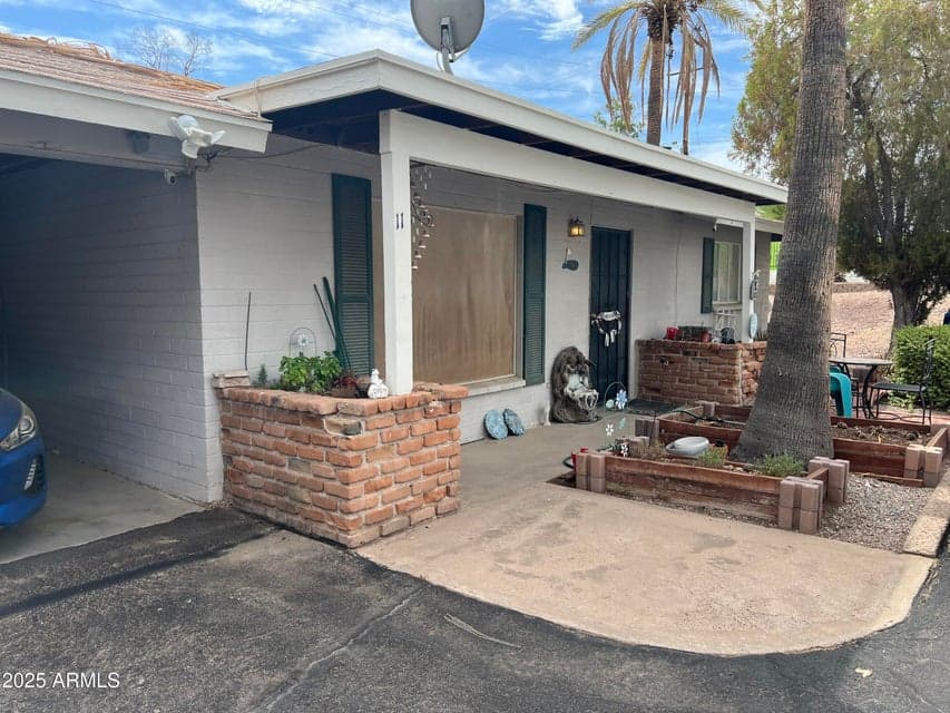 524 W FAIRWAY Drive 11, Mesa, AZ 85201 — photo 1 of 3