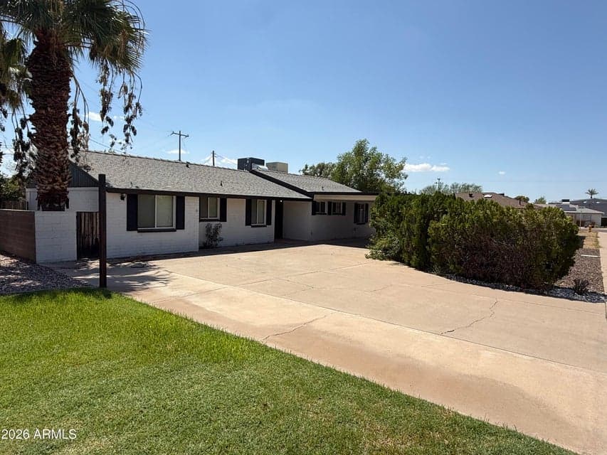 815 E CAVALIER Drive, Phoenix, AZ 85014 — photo 1 of 32