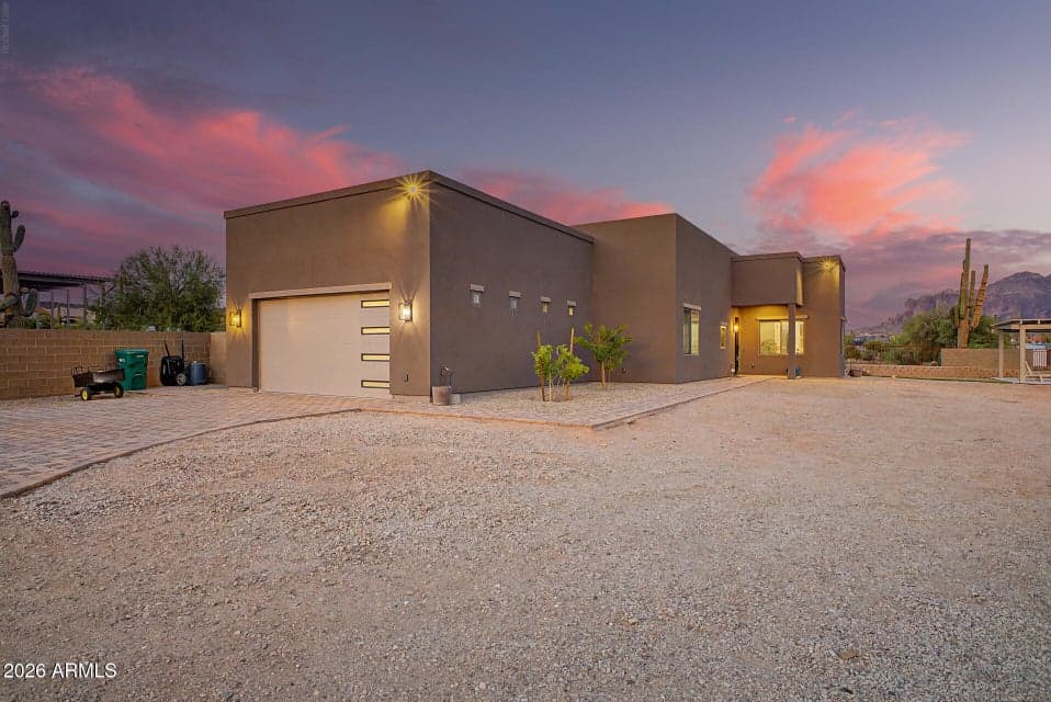 4921 N WOLVERINE PASS Road, Apache Junction, AZ 85119 — photo 1 of 59
