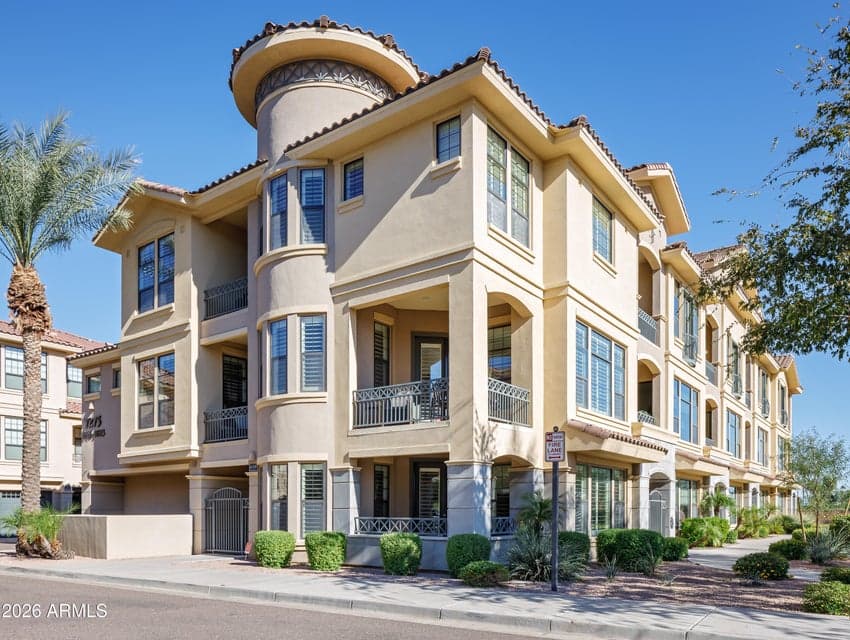 In Paradise Valley, 85253
