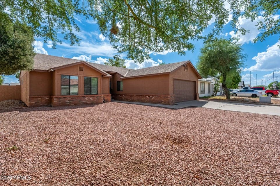 7425 W OCOTILLO Road, Glendale, AZ 85303 — photo 1 of 54