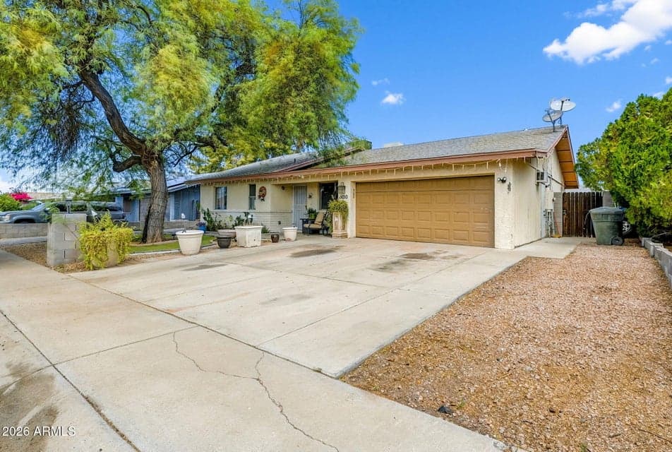 3010 W VILLA RITA Drive, Phoenix, AZ 85053 — photo 1 of 11