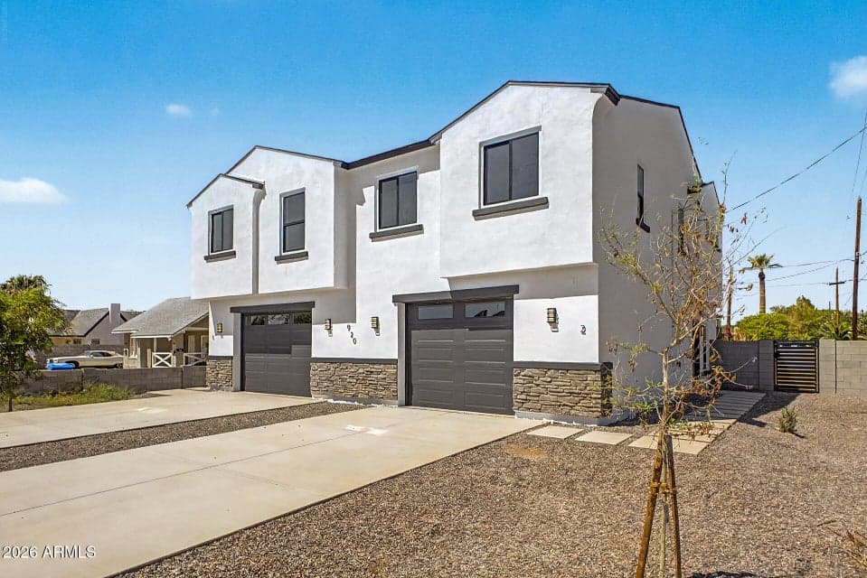 920 E PASADENA Avenue 2, Phoenix, AZ 85014 — photo 1 of 31