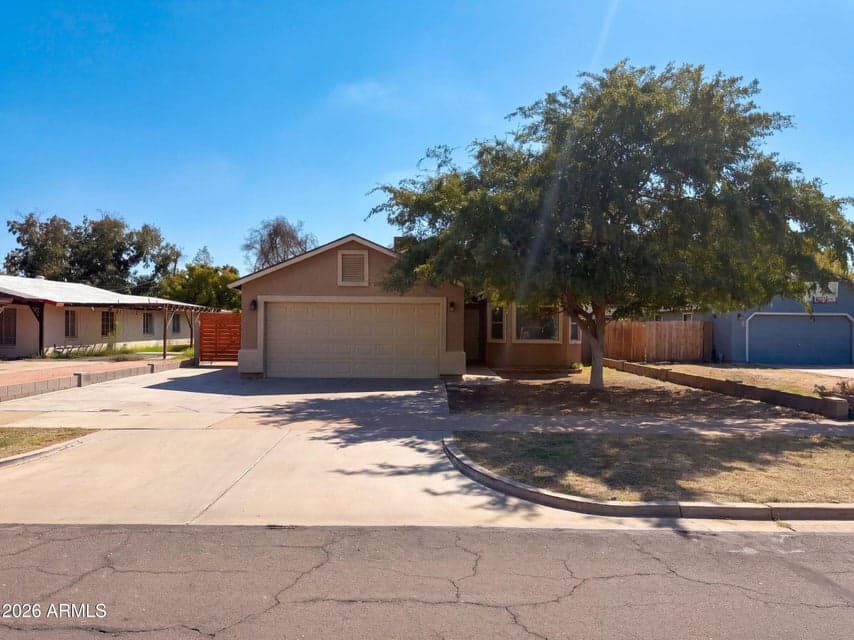 831 N ROBSON, Mesa, AZ 85201 — photo 1 of 25