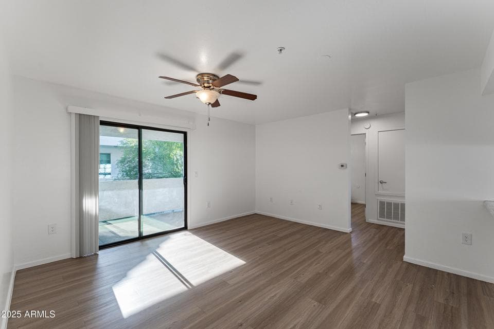 3065 N 67th Avenue Apt 221, Phoenix, AZ 85033 — photo 1 of 43