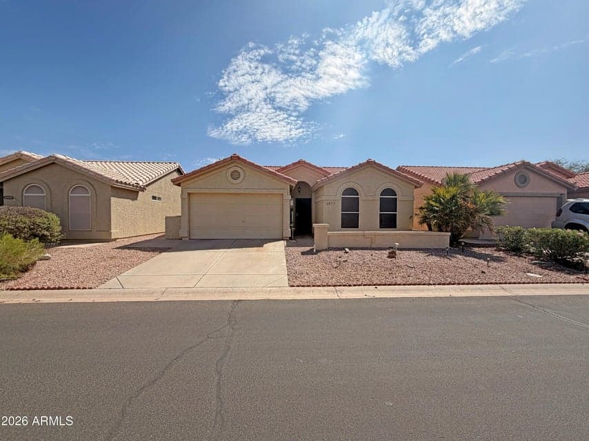 6877 S OAKMONT Drive, Chandler, AZ 85249 — photo 1 of 11