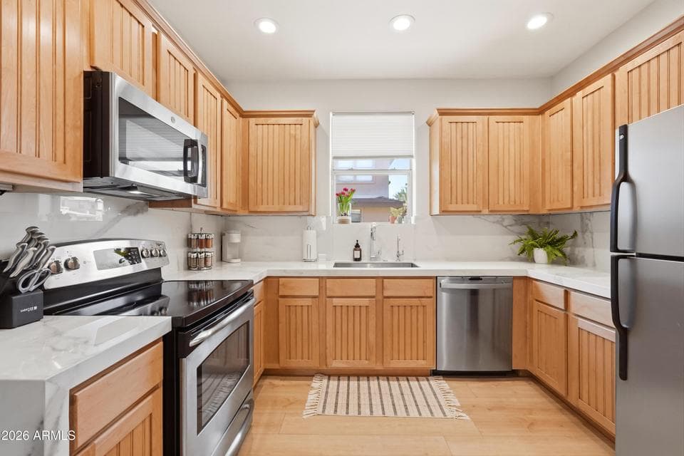 17850 N 68th Street 1010, Phoenix, AZ 85054 — photo 1 of 29