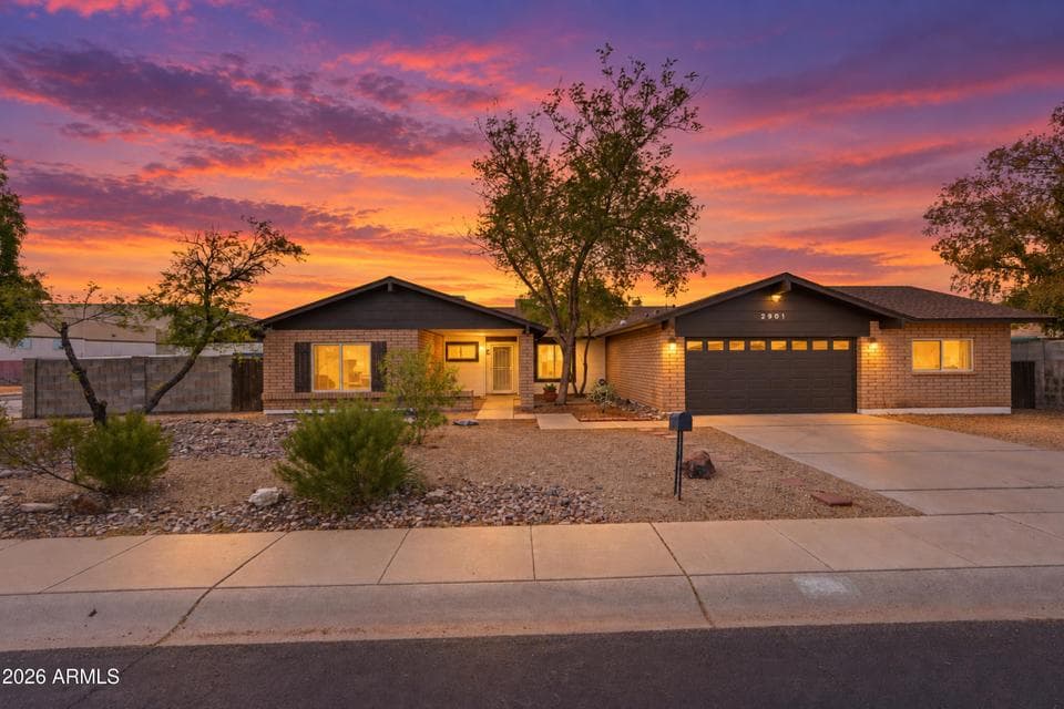 2901 W KATHLEEN Road, Phoenix, AZ 85053 — photo 1 of 41