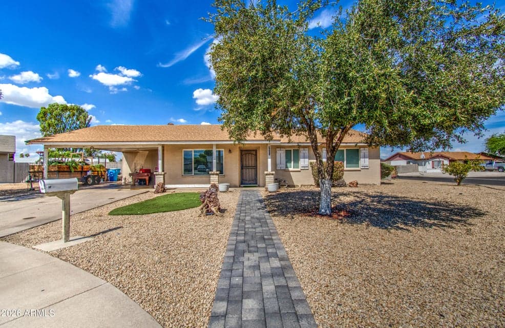 7530 W ROMA Avenue, Phoenix, AZ 85033 — photo 1 of 40