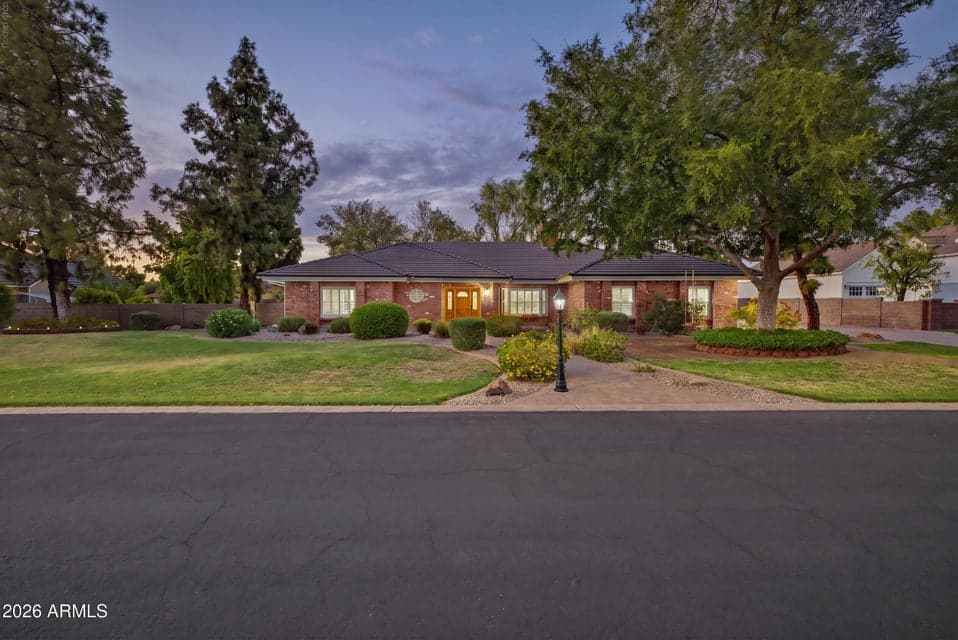 834 E SAN ANGELO Avenue, Gilbert, AZ 85234 — photo 1 of 52