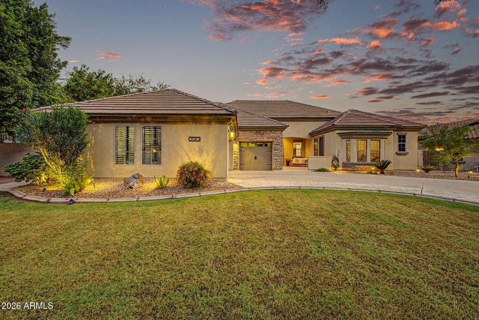 Welcome home to 3083 E Linda Ln, Gilbert AZ 85234