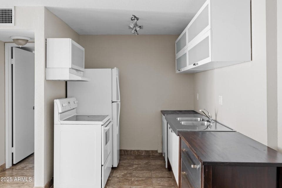 5525 E THOMAS Road R11, Phoenix, AZ 85018 — photo 1 of 15