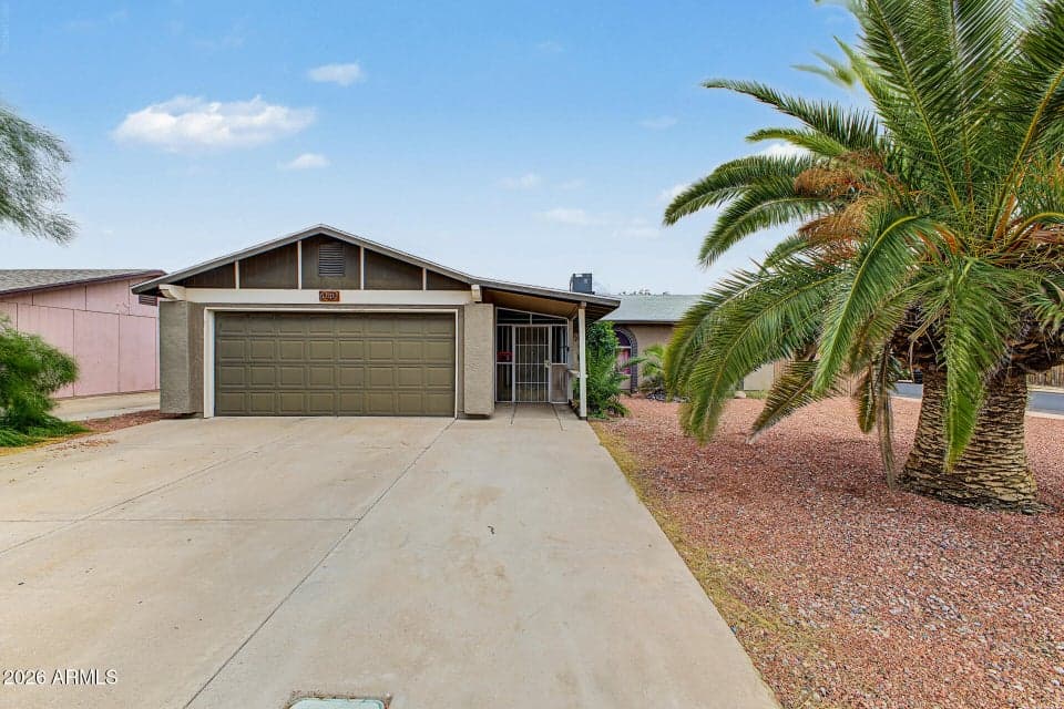 1040 S VINEYARD, Mesa, AZ 85210 — photo 1 of 35