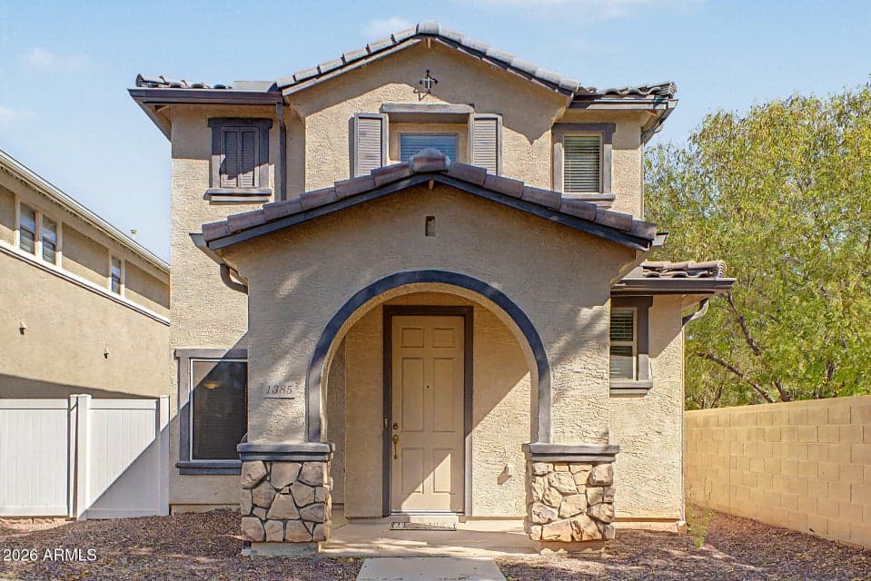 1385 S JOSHUA TREE Lane, Gilbert, AZ 85296 — photo 1 of 36