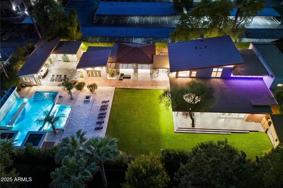 A Unique Compound with 5 Distinct Buildings