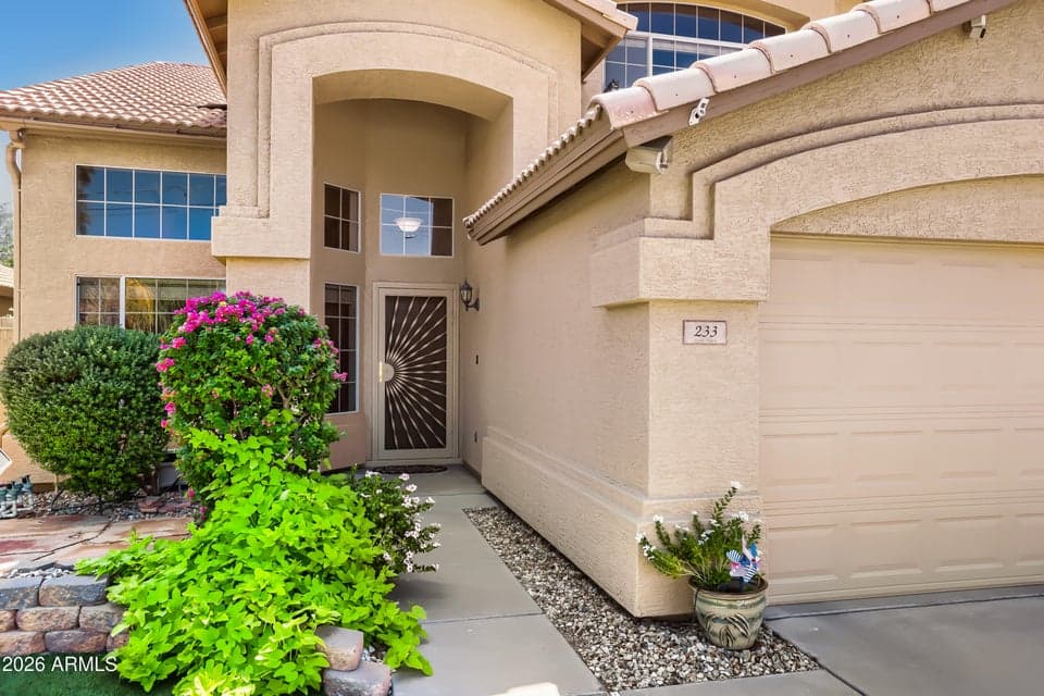 4-BED, 3-BATH HOME IN NORTH PHOENIX