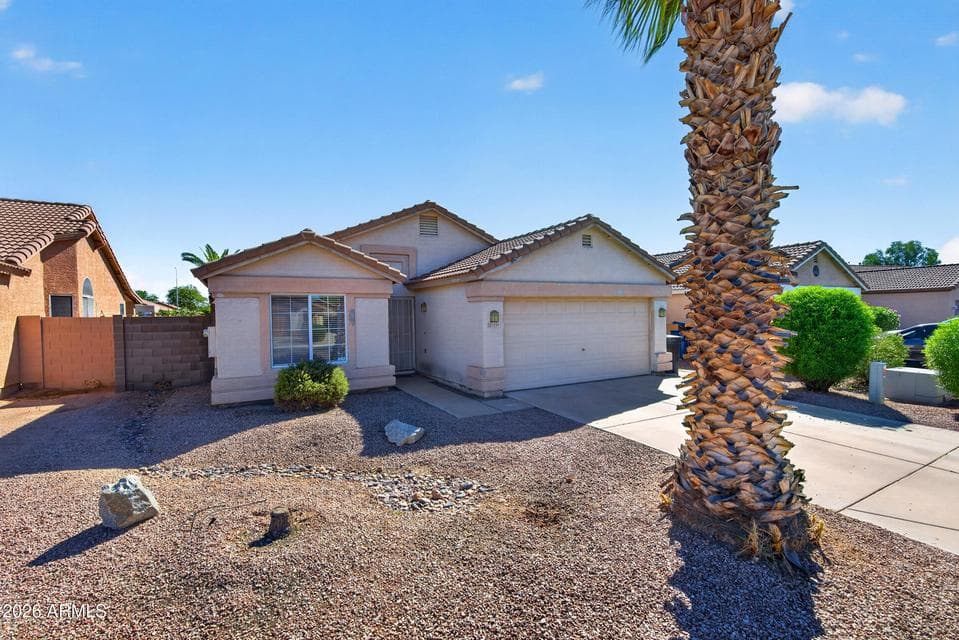 1839 E OAKLAND Street, Chandler, AZ 85225 — photo 1 of 32