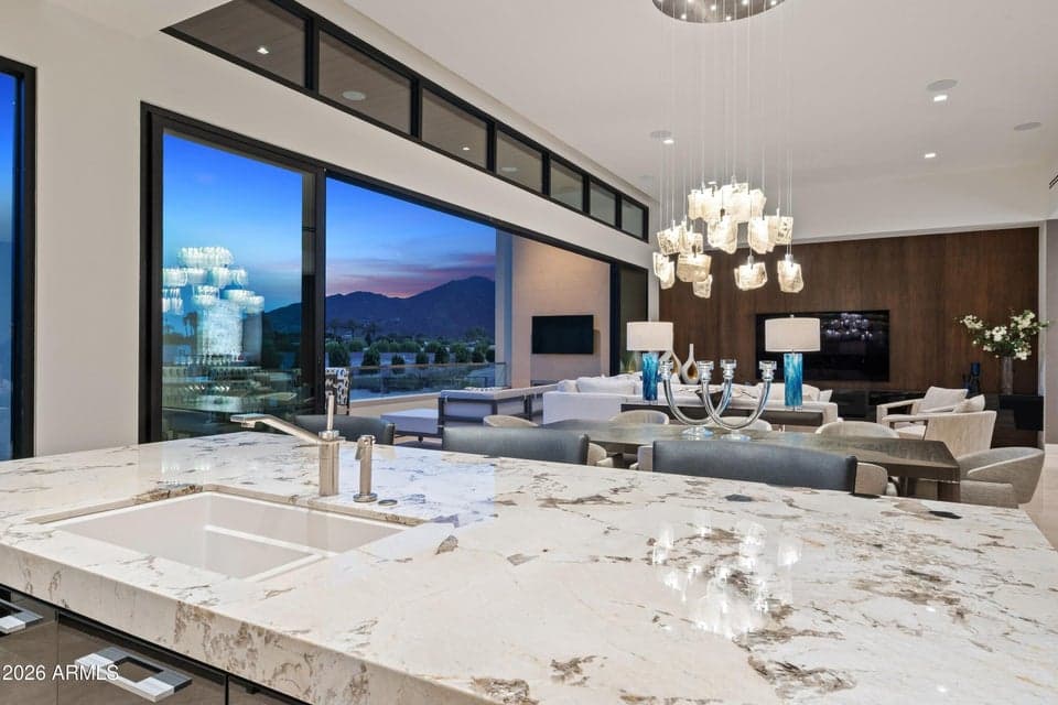 6587 N PALMERAIE Boulevard 2046, Paradise Valley, AZ 85253 — photo 1 of 55