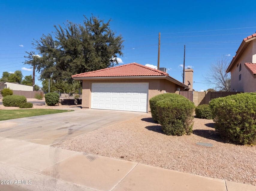 1395 N SANTA ANNA Court, Chandler, AZ 85224 — photo 1 of 25