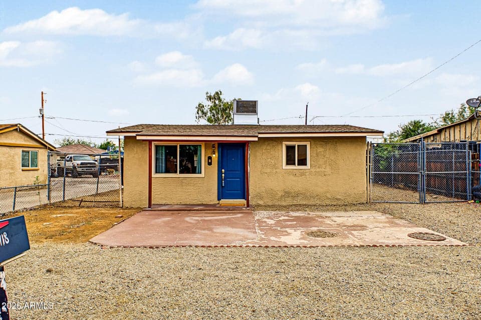 2418 E MOBILE Lane, Phoenix, AZ 85040 — photo 1 of 23