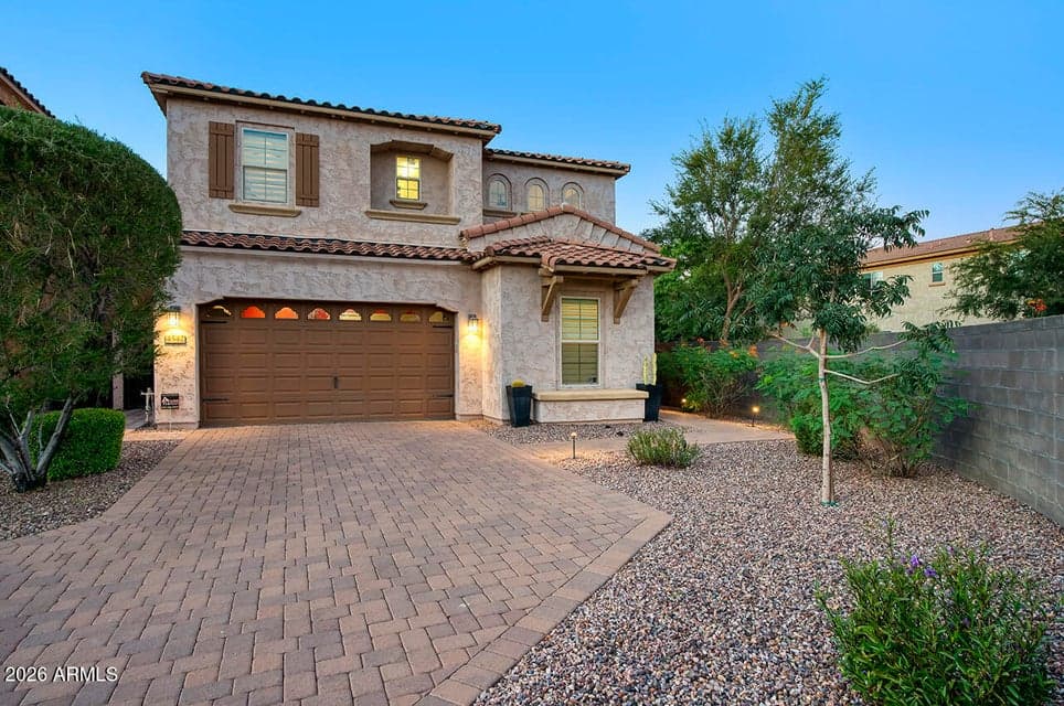 4542 E VISTA BONITA Drive, Phoenix, AZ 85050 — photo 1 of 38