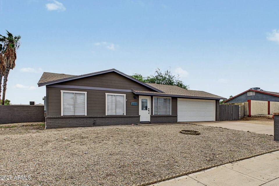 2015 E VISTA Drive, Phoenix, AZ 85022 — photo 1 of 29