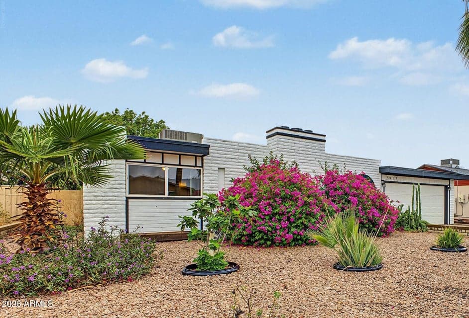 2917 W LAUREL Lane, Phoenix, AZ 85029 — photo 1 of 26