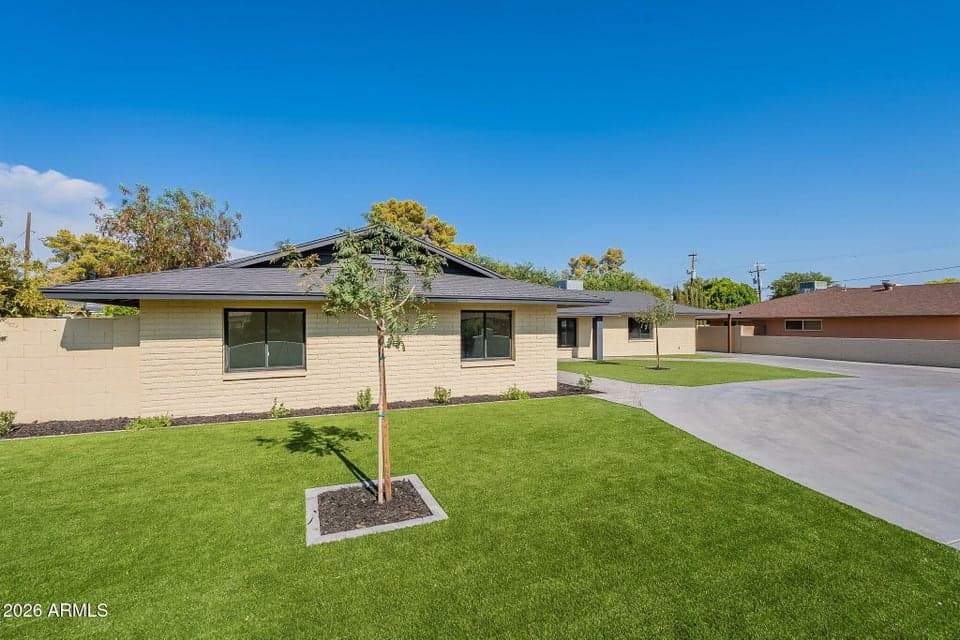 7637 N 7TH Avenue, Phoenix, AZ 85021 — photo 1 of 71