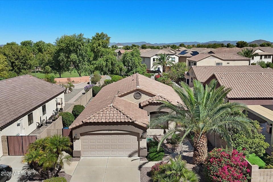 2110 W CAROL ANN Way, Phoenix, AZ 85023 — photo 1 of 27